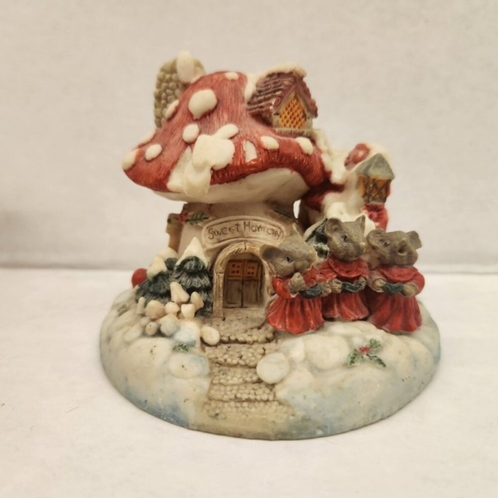 Sweet Memories Mushroom House Mouse Choir‎ Christmas Figurine Decoration